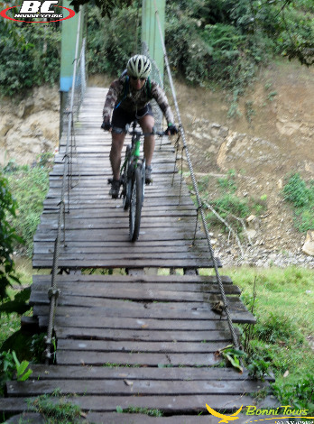 Aventura em Pozuzo com BonniTours - Imagen 2