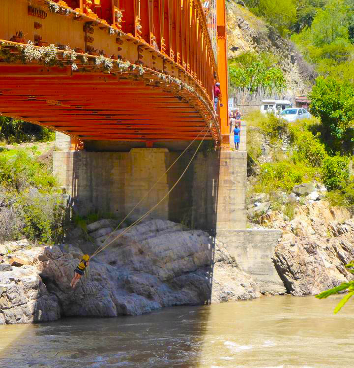 Bungee jumping com casalenaperu