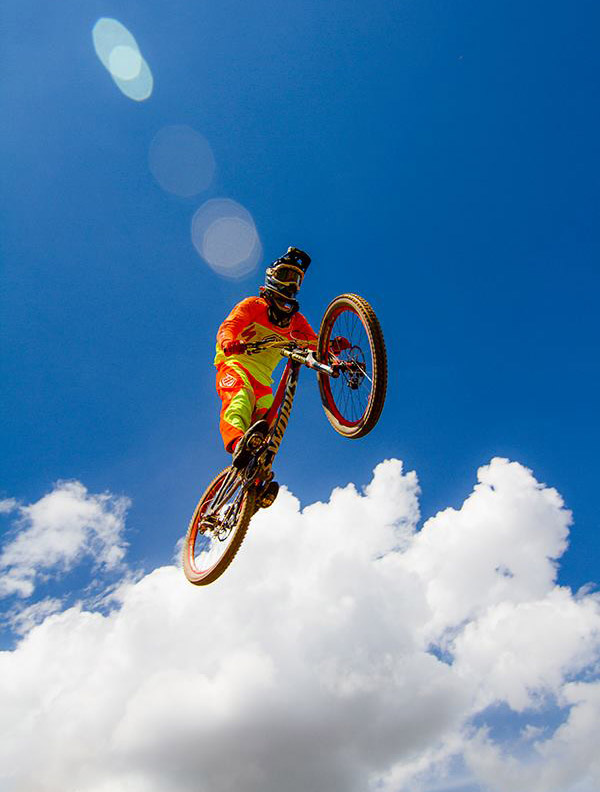 Sebastián Alfaro: Um foguete sobre rodas