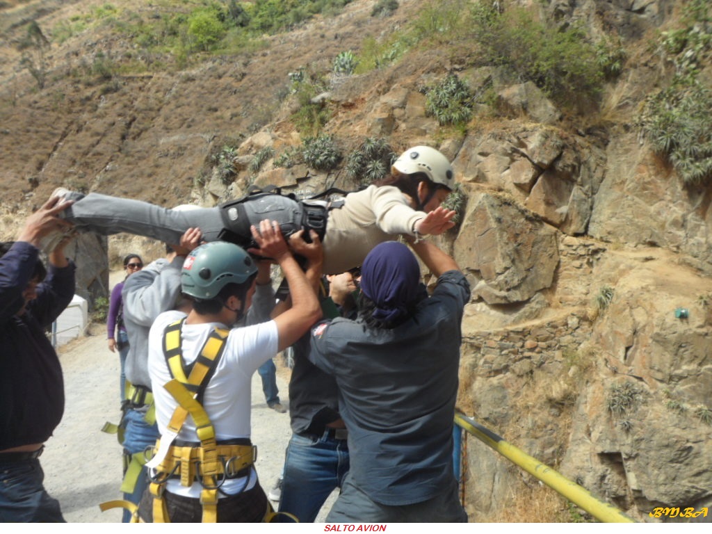Viva uma experiência única praticando bungee jumping em Lima