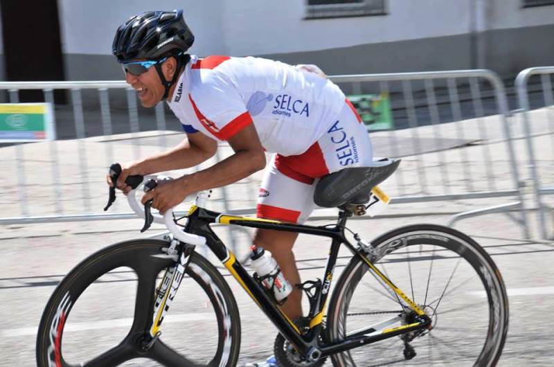 Ciclista peruano com deficiência conquista medalha de prata na Espanha