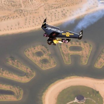 O céu não é mais o limite: Jetman em Dubai.