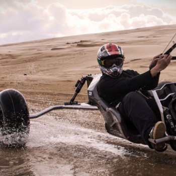 Kite Buggy: A toda velocidade sobre rodas.