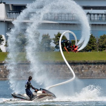 Flyboard: O novo esporte do futuro.