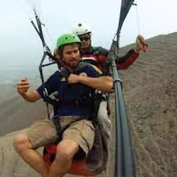 Sinta-se seguro com os voos duplos de parapente.