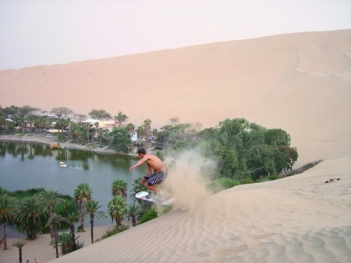 Sandboard em Huacachina