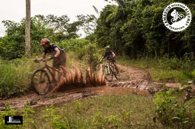 Ciclismo na Trilha de Shitarero